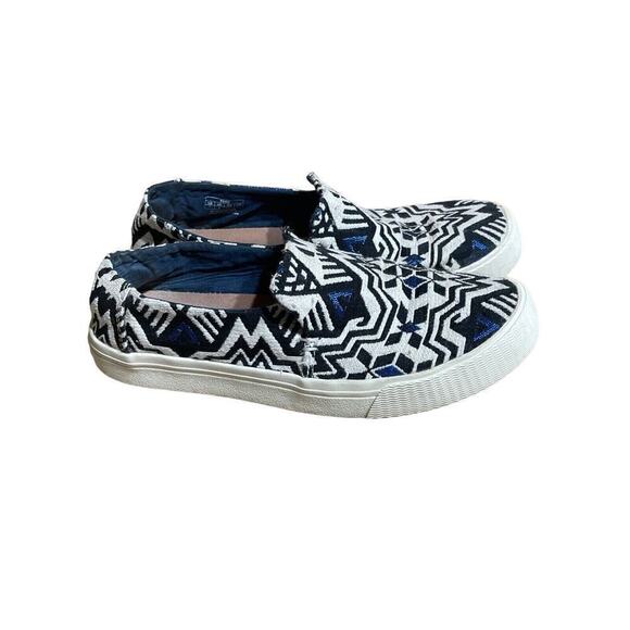 Womens Size 7 Toms Aztec Pattern Fabric Slip On Sneaker. Beachy. Boho. - Picture 1 of 5